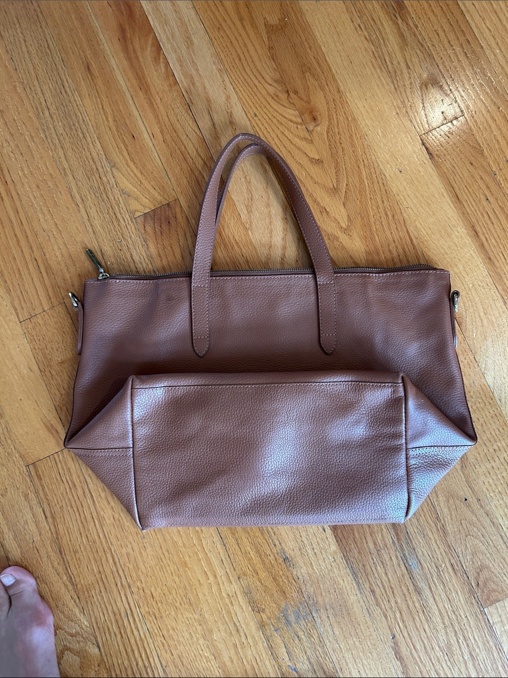 Cuyana Pebbled Leather Tote in Caramel - Picture 7 of 9